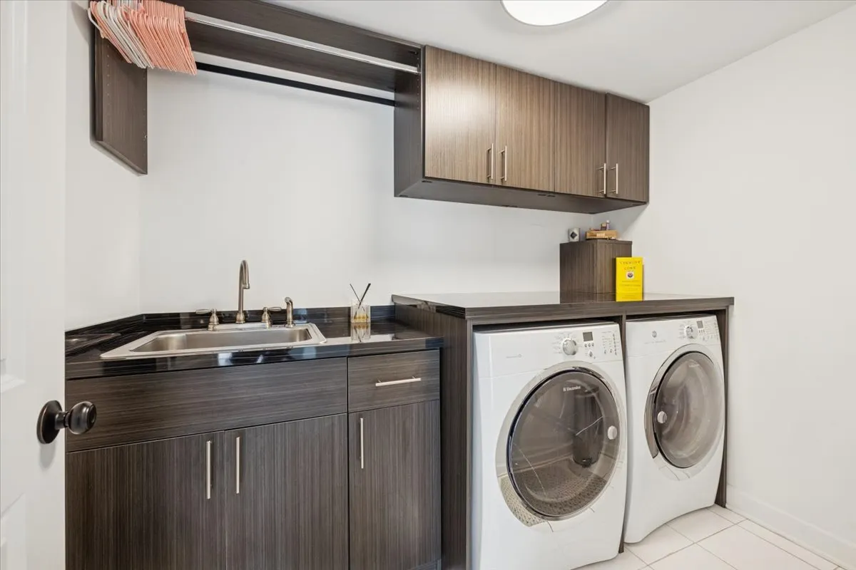 2226 W Barry Avenue IL