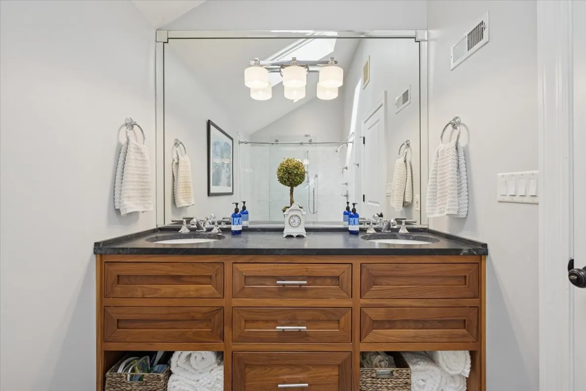 2226 W Barry Avenue IL