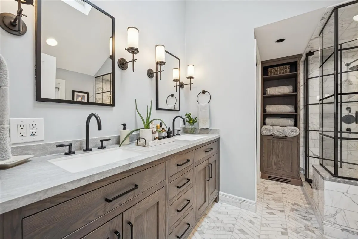 2226 W Barry Avenue IL