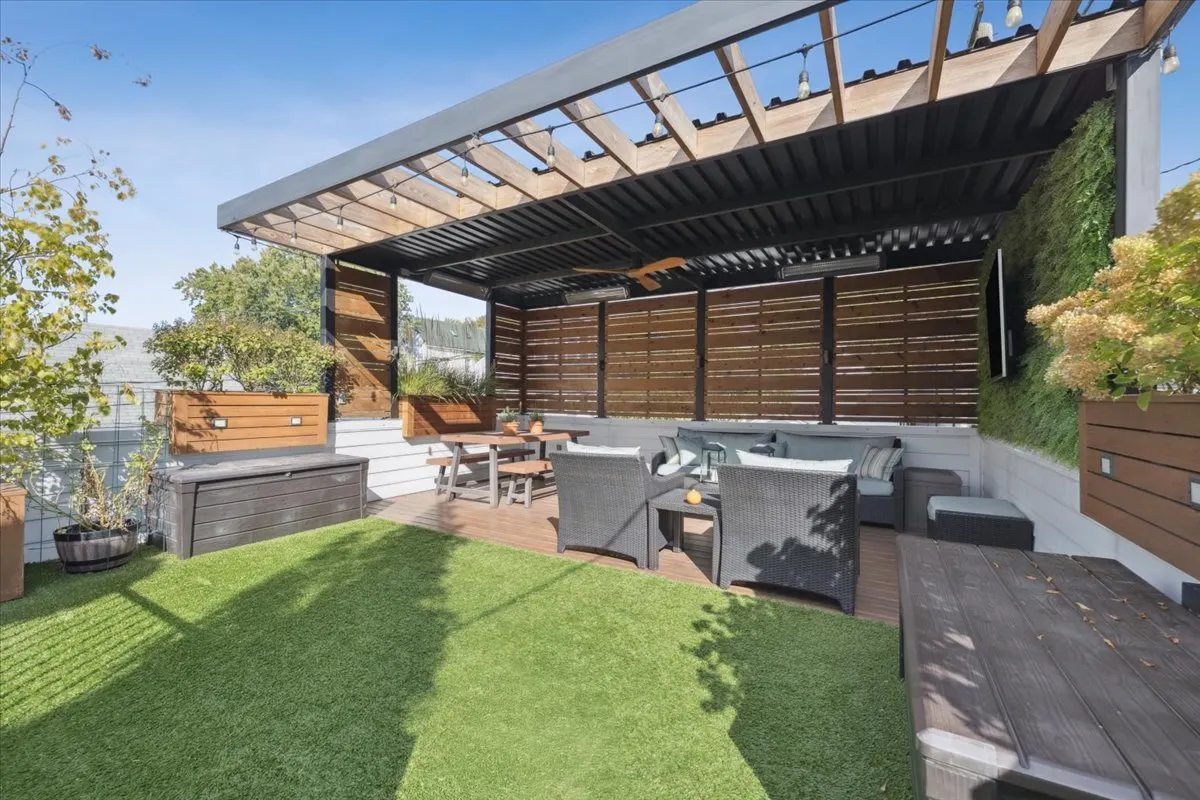 2226 W Barry Avenue IL