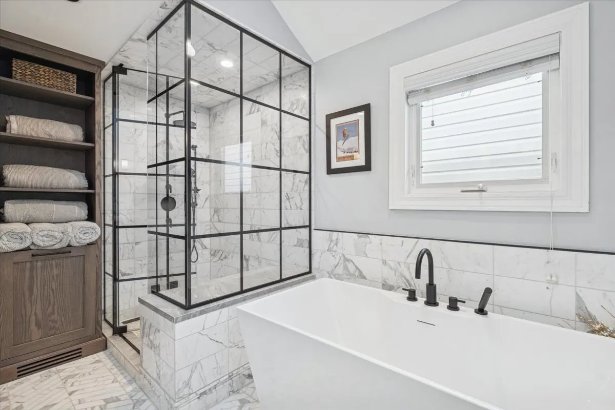 2226 W Barry Avenue IL