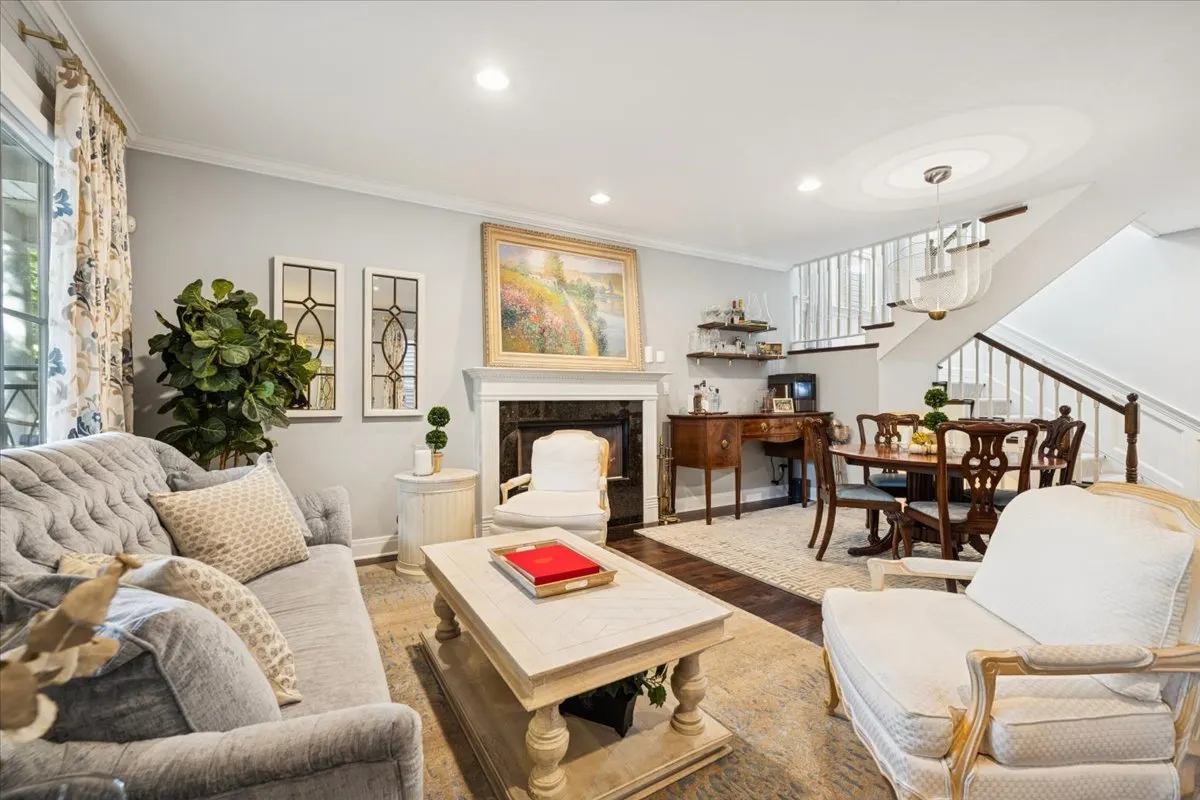 2226 W Barry Avenue IL