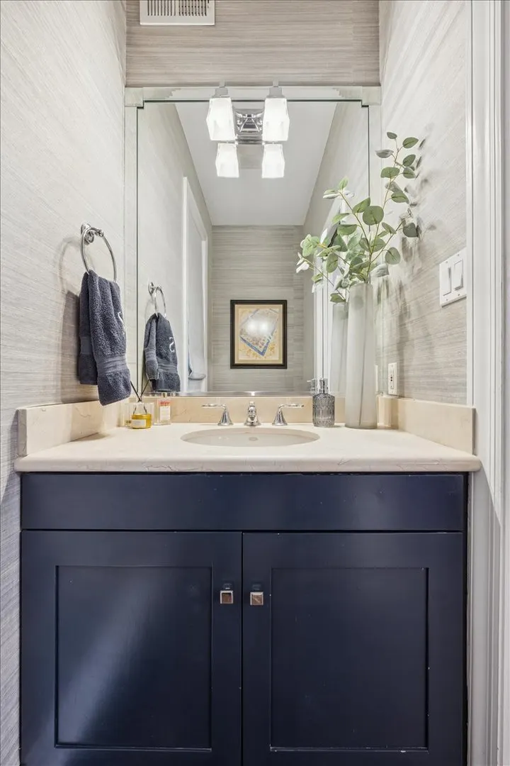 2226 W Barry Avenue IL