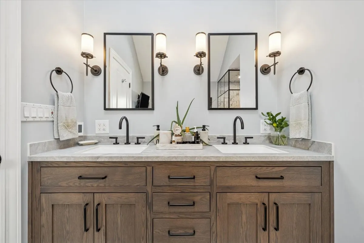 2226 W Barry Avenue IL