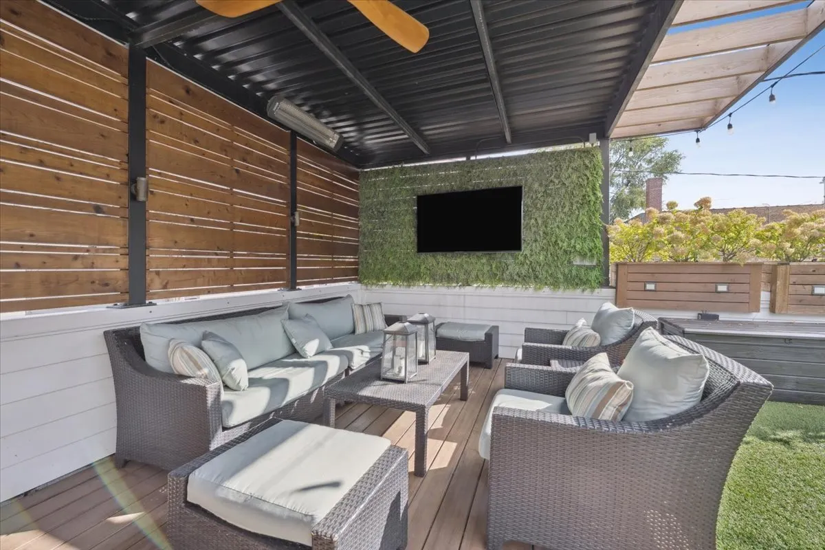 2226 W Barry Avenue IL