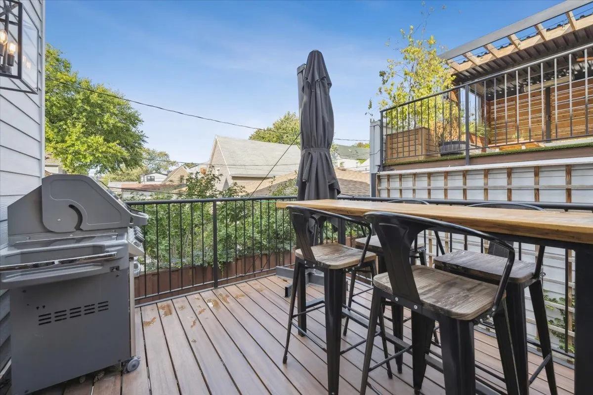 2226 W Barry Avenue IL