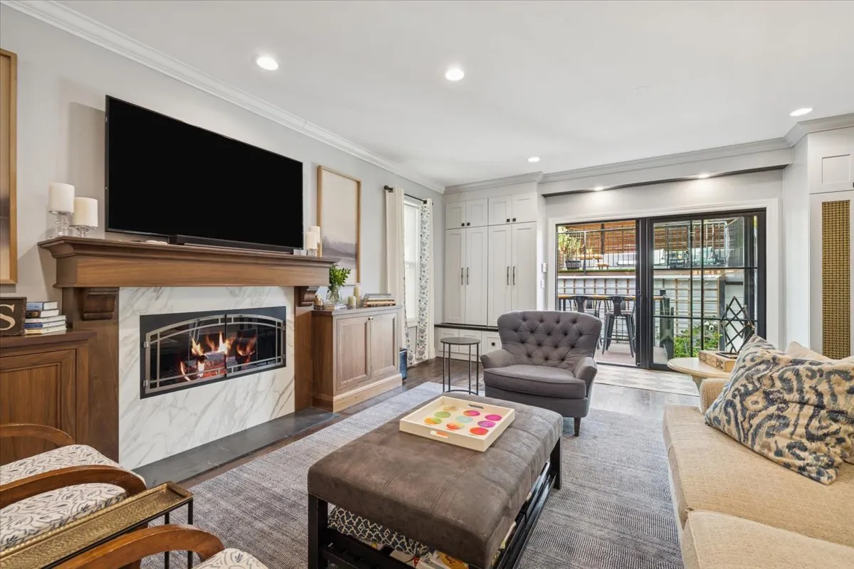 2226 W Barry Avenue IL