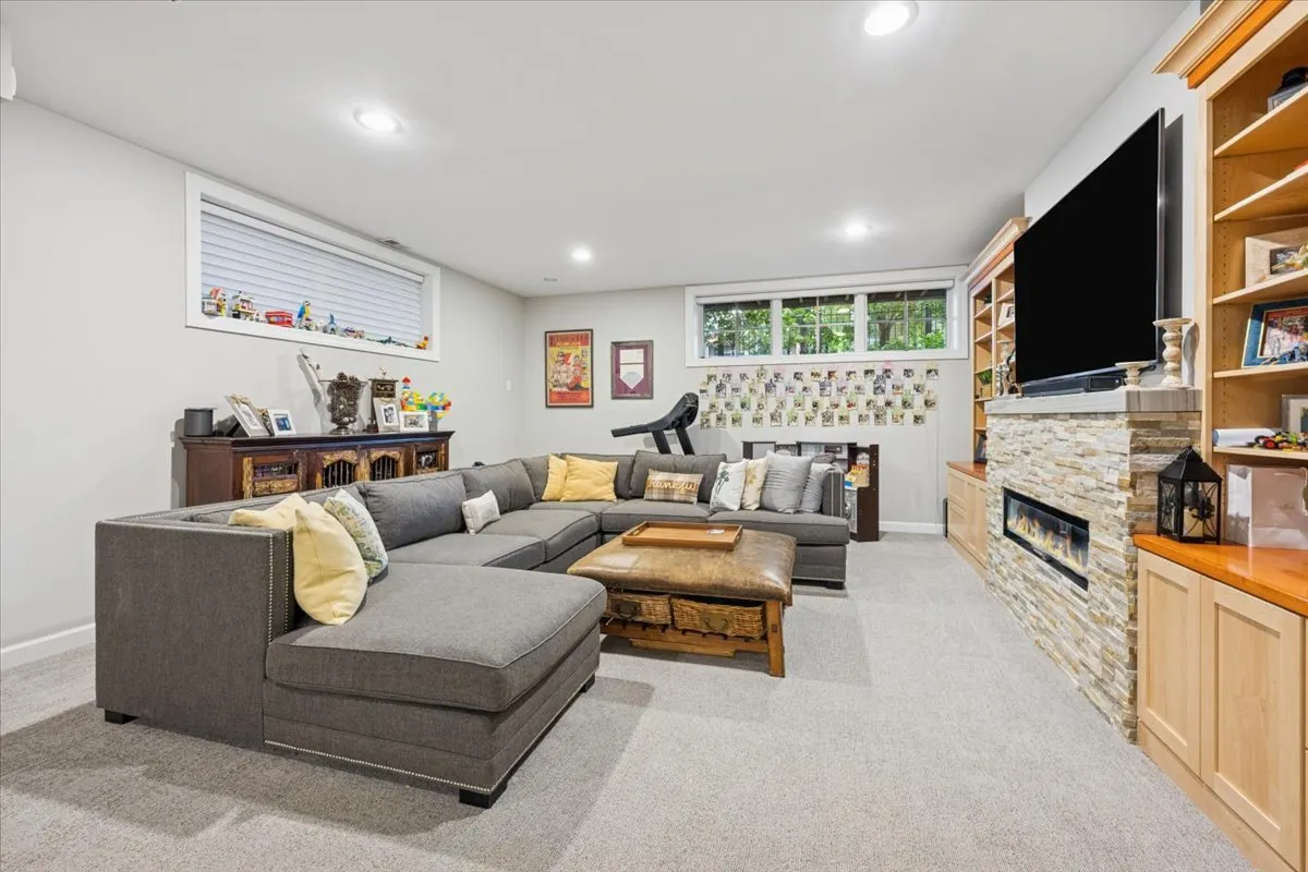 2226 W Barry Avenue IL