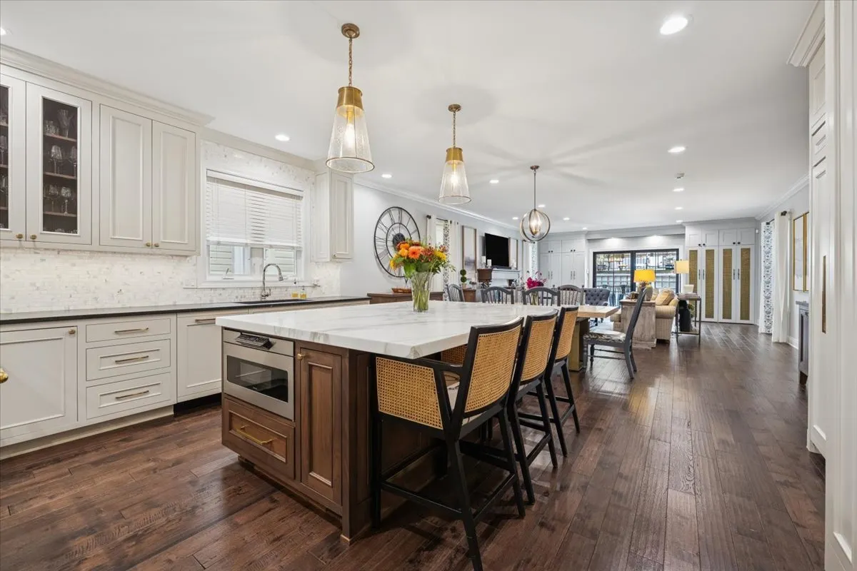 2226 W Barry Avenue IL