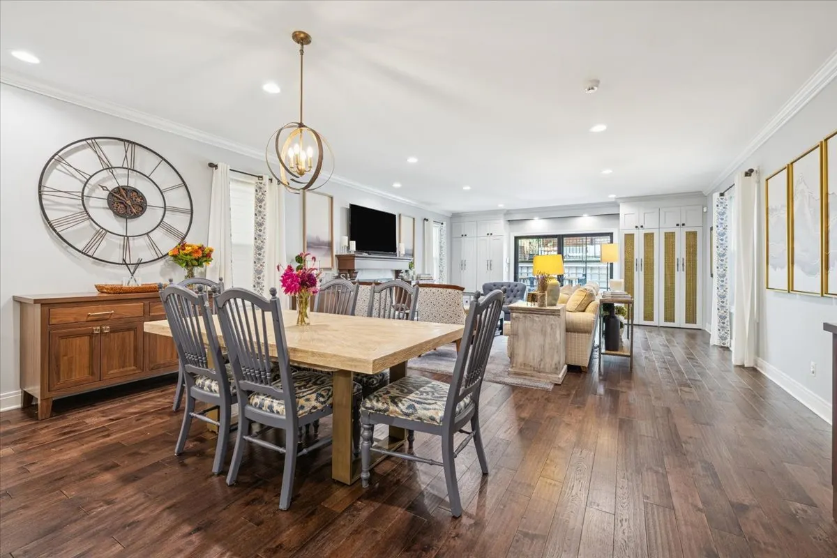 2226 W Barry Avenue IL