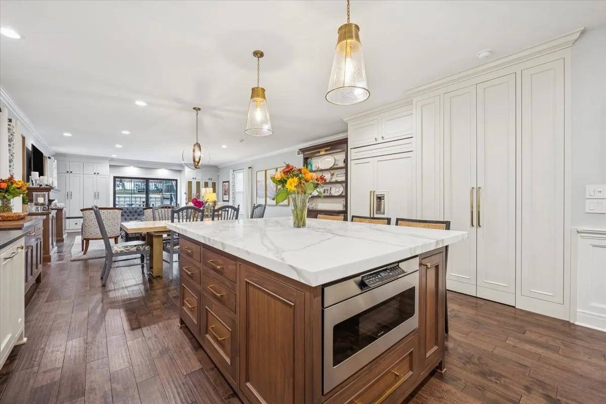 2226 W Barry Avenue IL