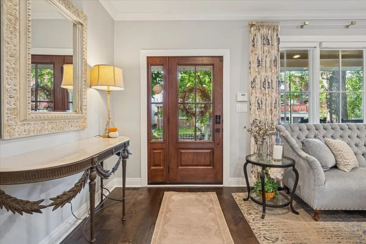 2226 W Barry Avenue IL