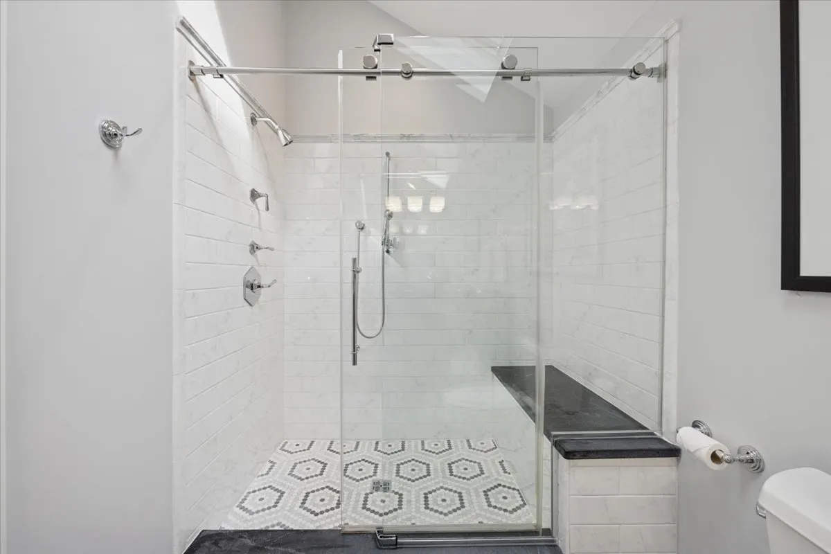 2226 W Barry Avenue IL