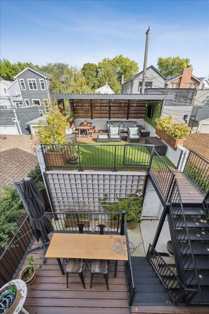 2226 W Barry Avenue IL