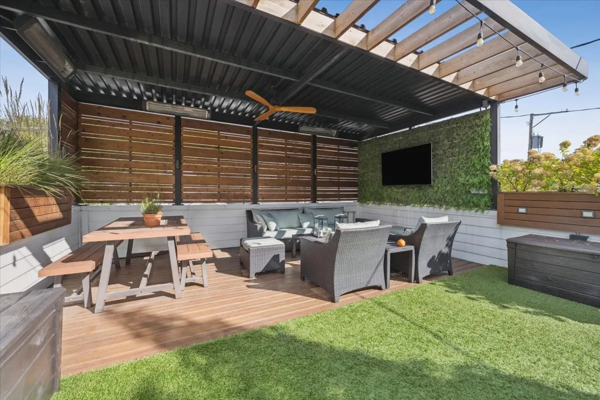 2226 W Barry Avenue IL