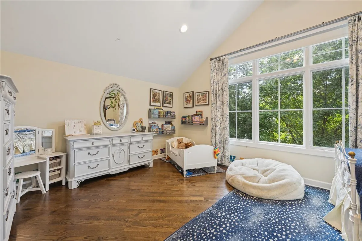 2226 W Barry Avenue IL