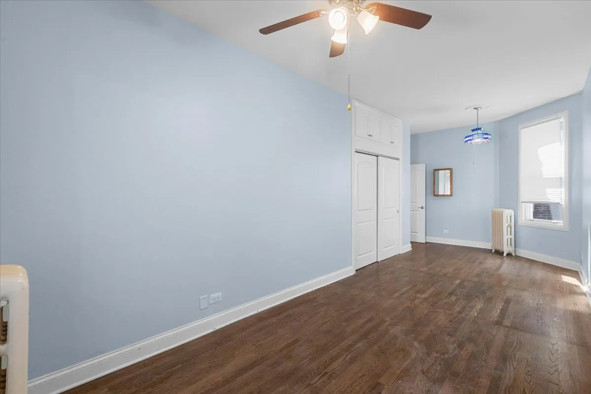 123 W 1st Street W 2 IL