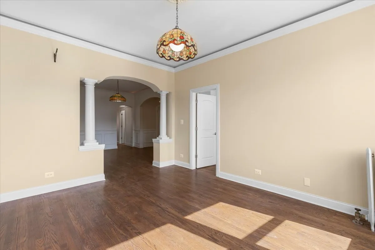 123 W 1st Street W 2 IL