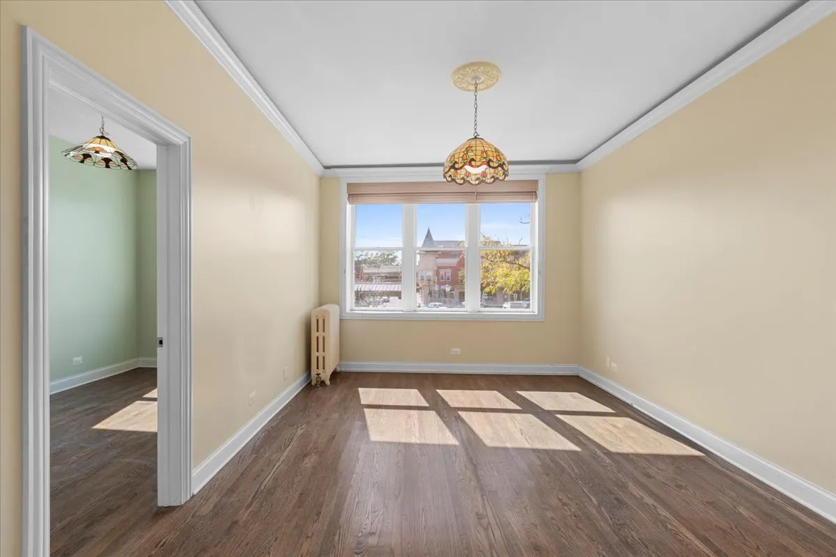 123 W 1st Street W 2 IL