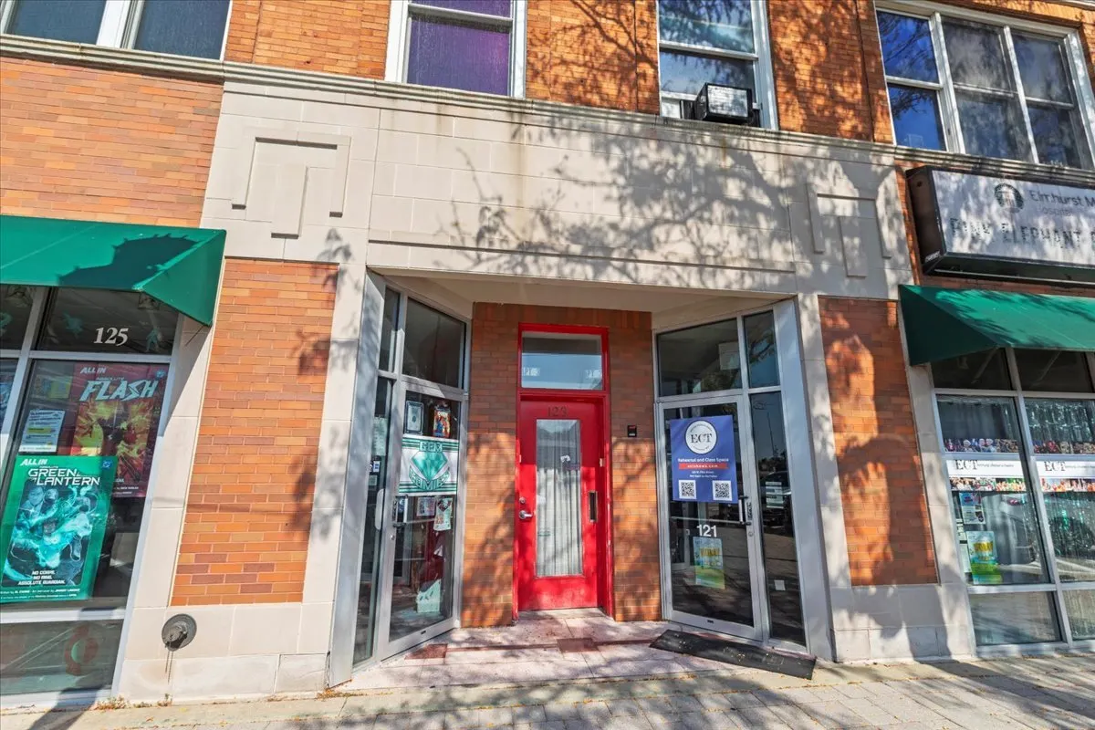 123 W 1st Street W 2 IL