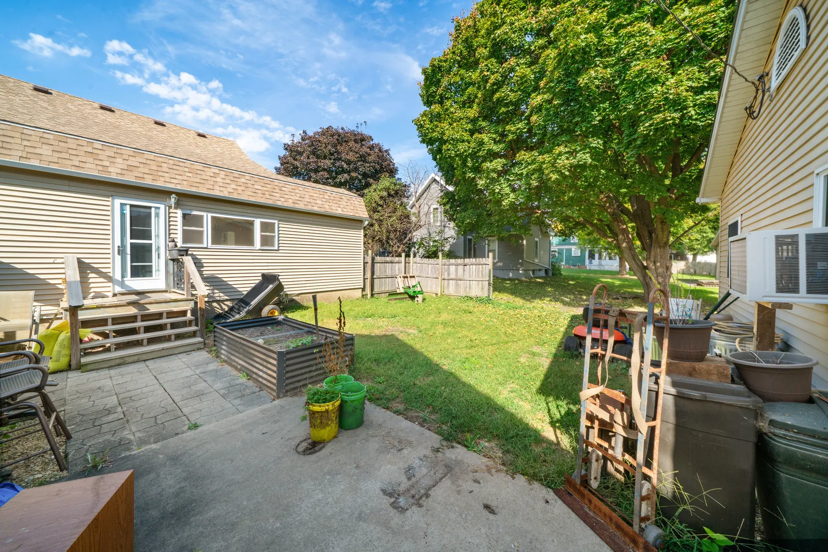 215 East Street IL