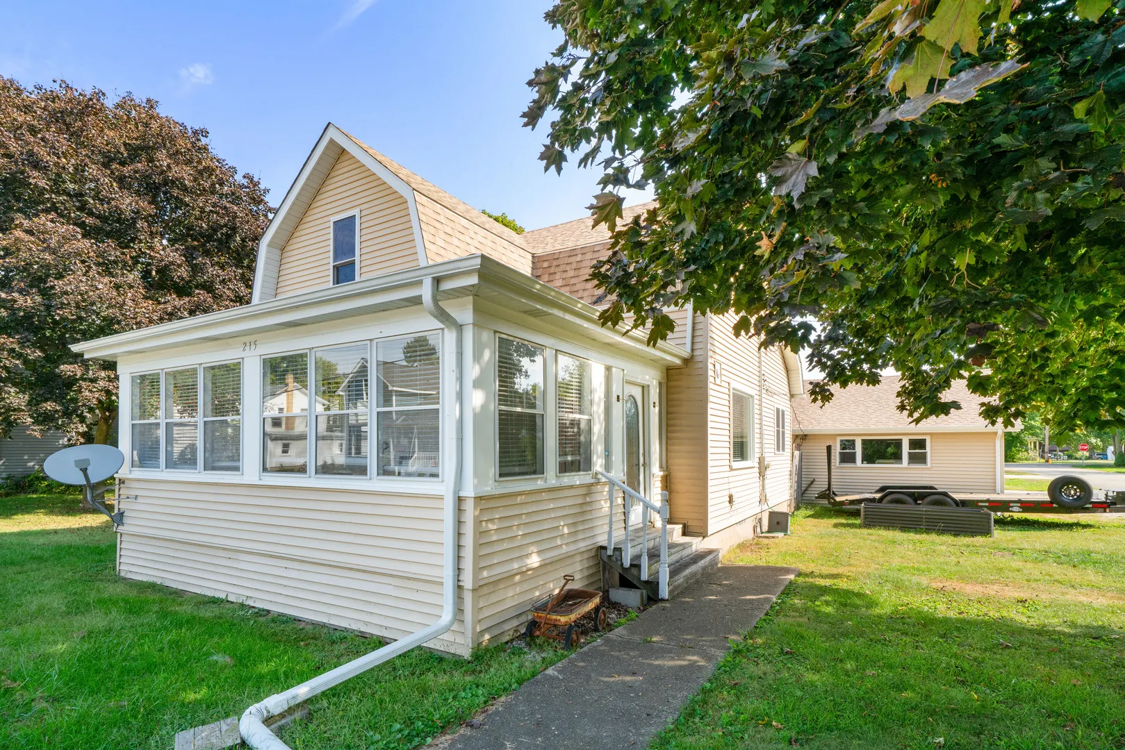 215 East Street IL