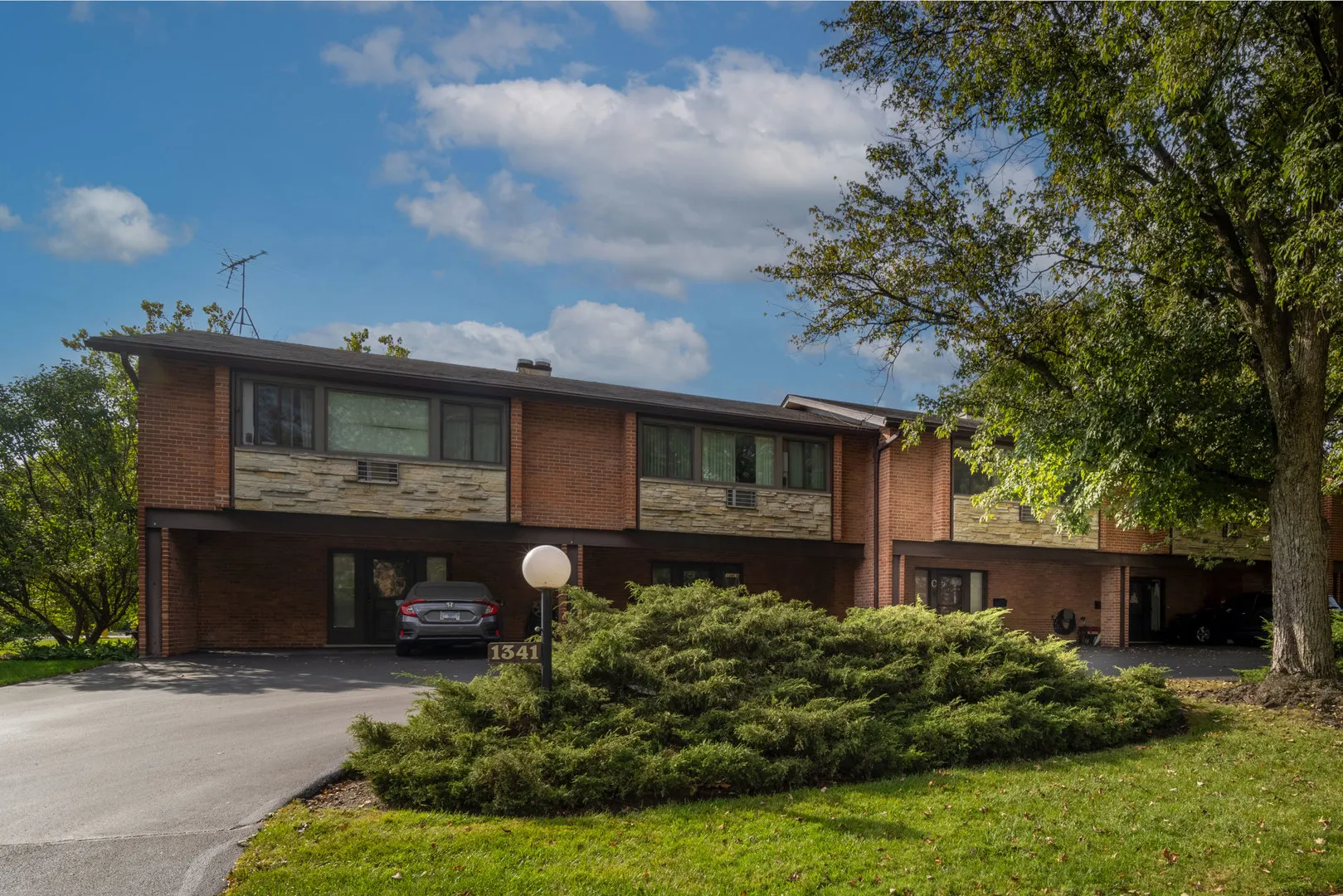 1341 Greenwillow Lane C IL
