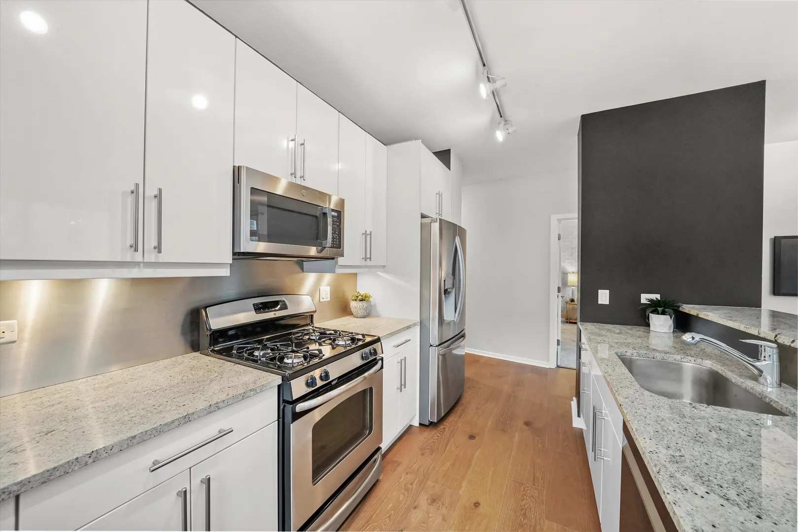 125 S Green Street 806A IL