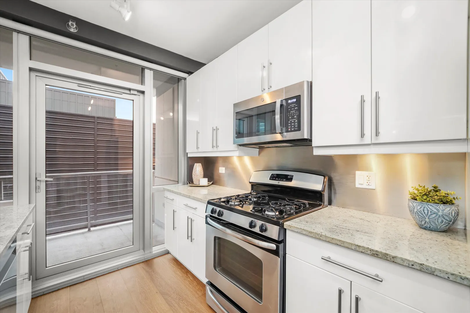 125 S Green Street 806A IL