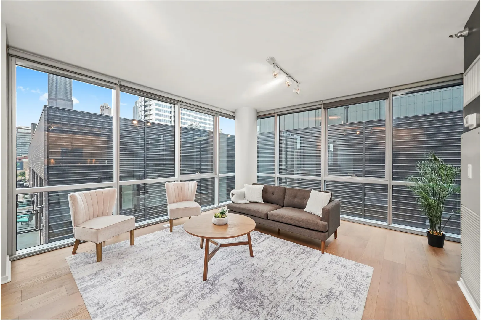 125 S Green Street 806A IL