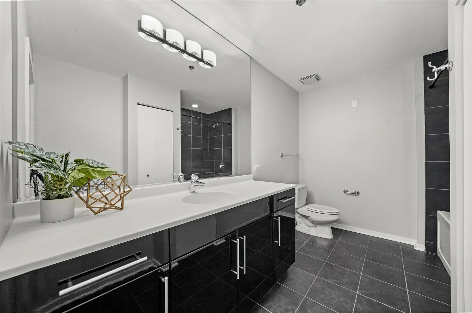 125 S Green Street 806A IL