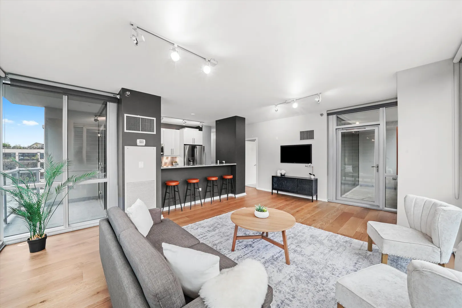 125 S Green Street 806A IL