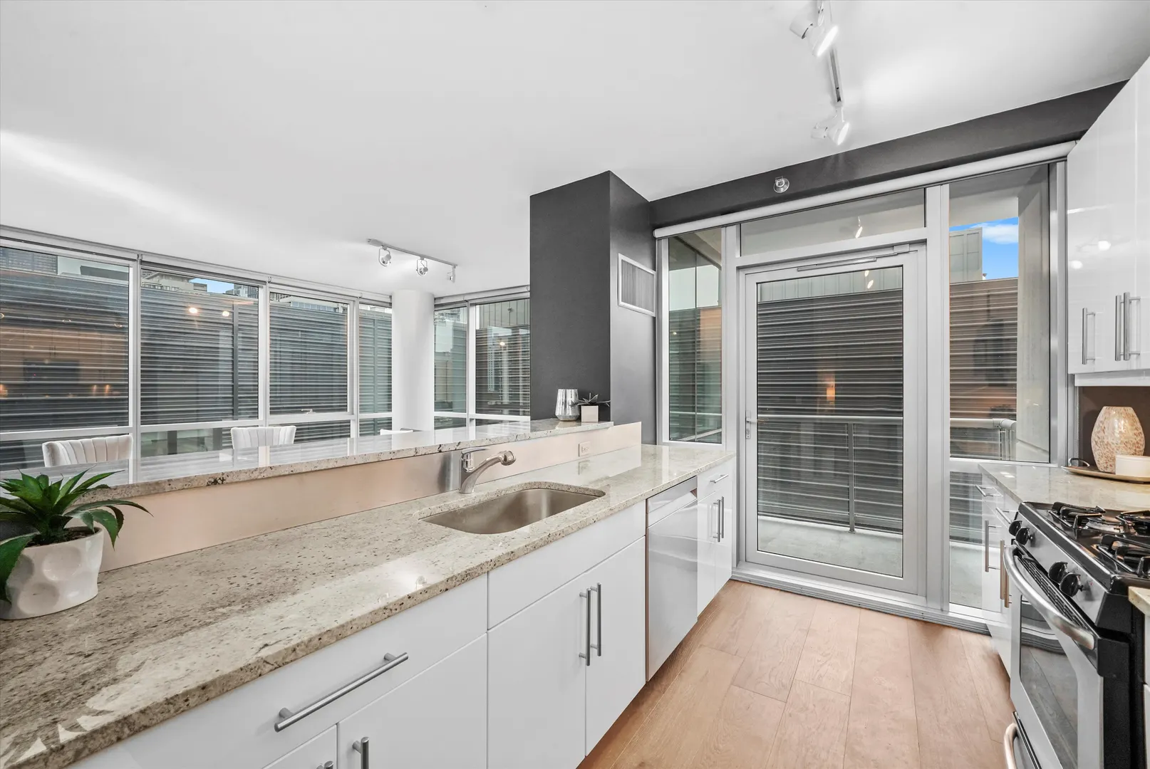 125 S Green Street 806A IL