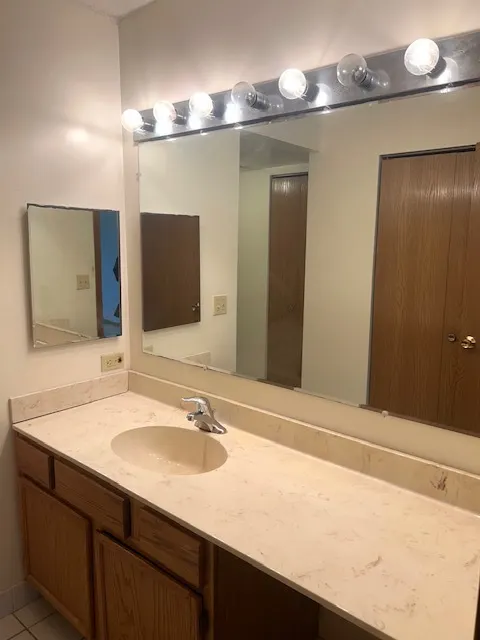 4222 W 77th Street 202 IL