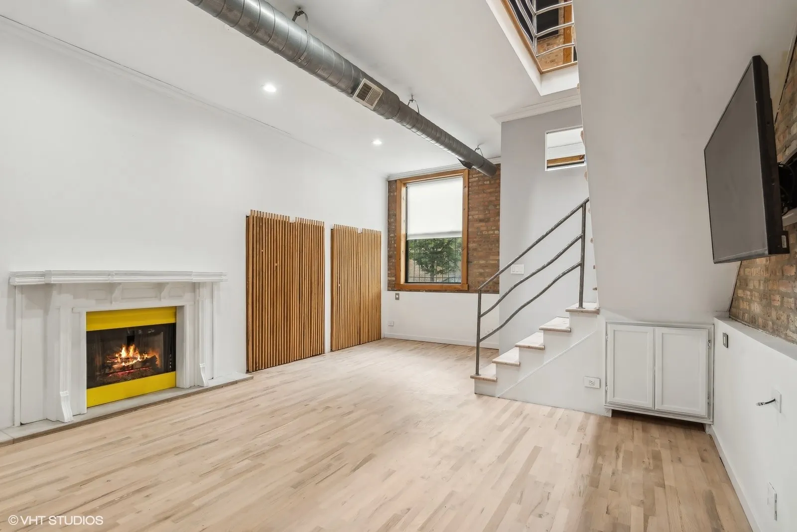 2156 W Hubbard Street IL