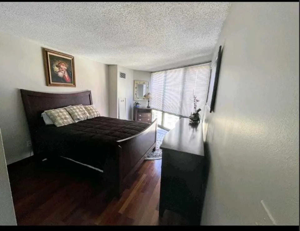 111 W Maple Street 1401 IL