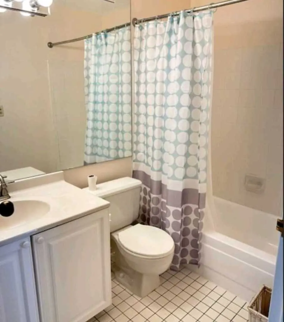 111 W Maple Street 1401 IL