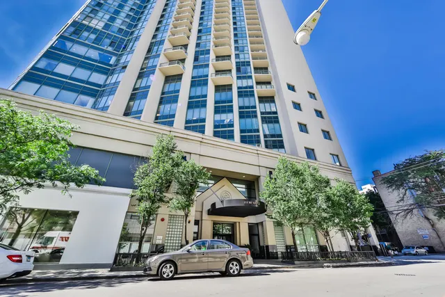 111 W Maple Street 1401 IL