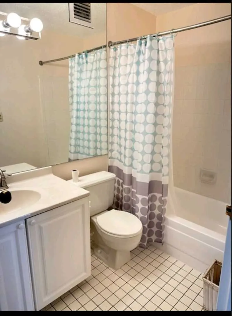111 W Maple Street 1401 IL