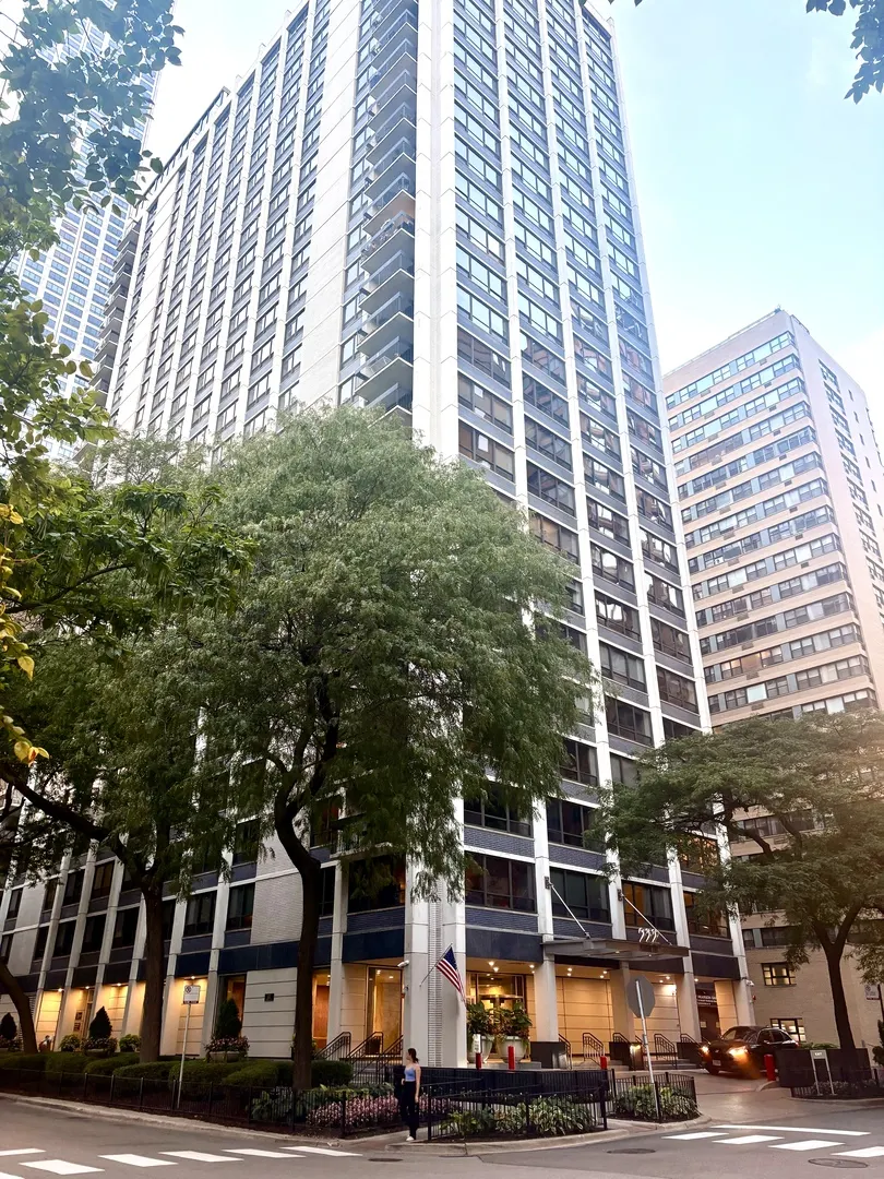 222 E PEARSON Street 1005 IL