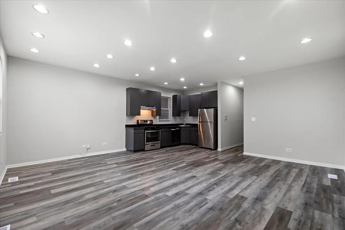 516 N May Street 1 IL