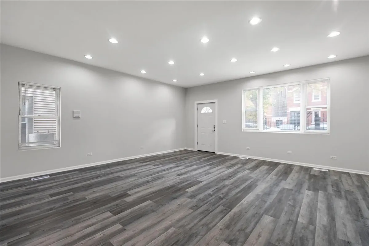516 N May Street 1 IL