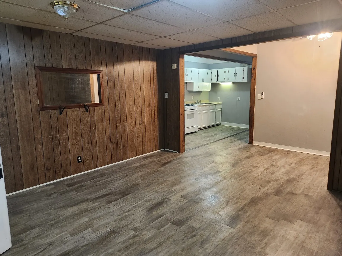 8 E Railroad Street 9 IL