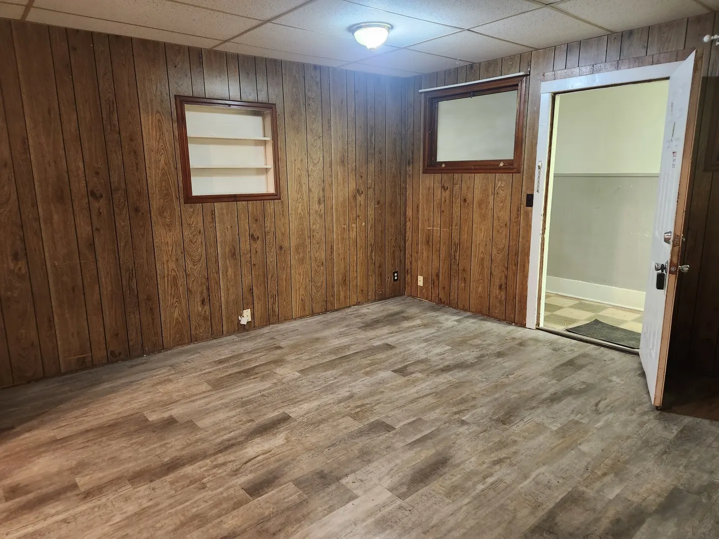 8 E Railroad Street 9 IL