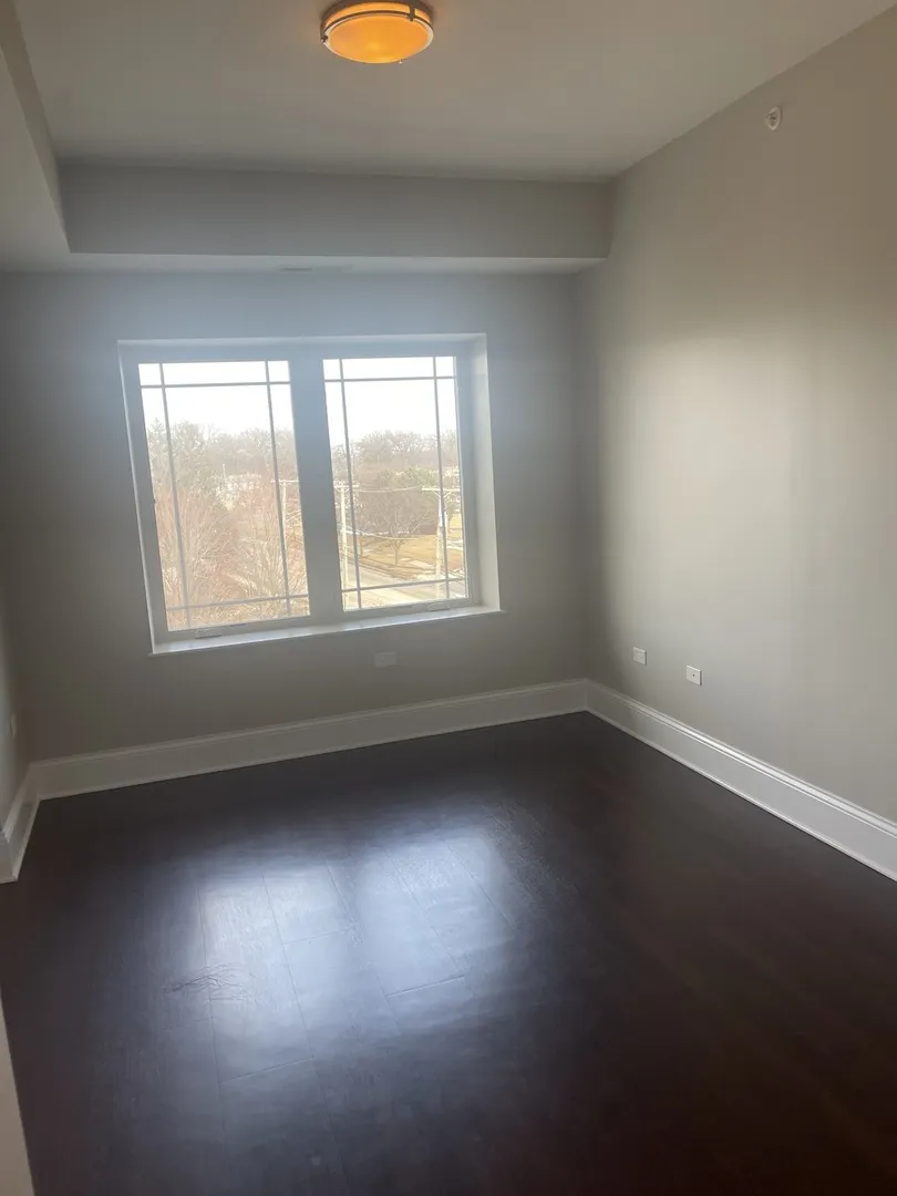 728 Diamond Lake Road 201 IL