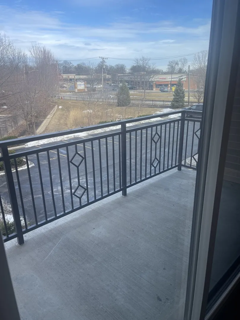 728 Diamond Lake Road 201 IL