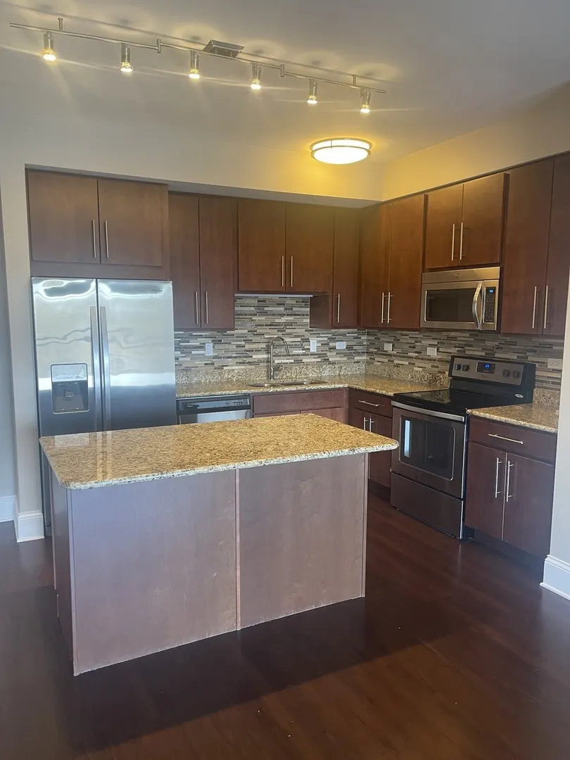 728 Diamond Lake Road 201 IL