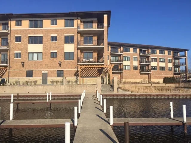 728 Diamond Lake Road 201 IL