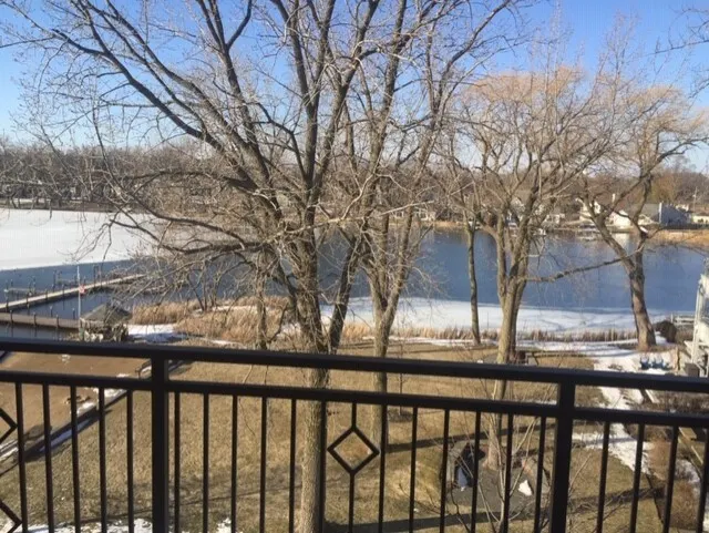 728 Diamond Lake Road 310 IL