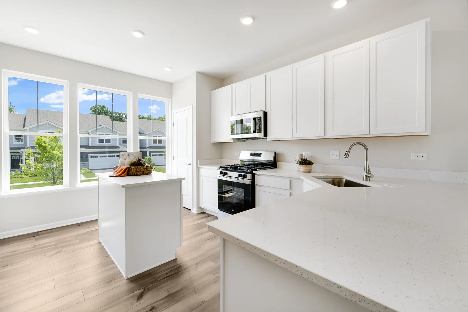 405 Red Oak Circle IL